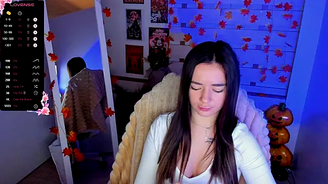 Snapshot of Bella_XO chatting on 10-19-25, 06:47 Bella XO online show from 10-19-25, 06:47