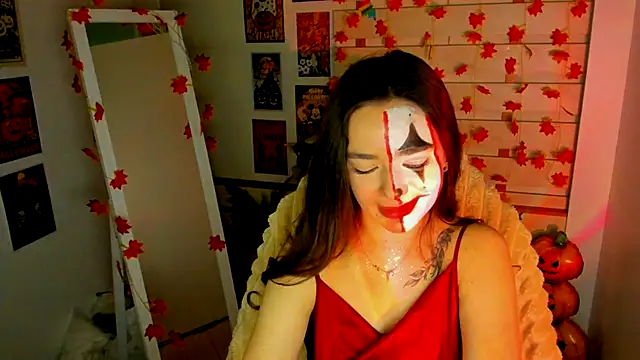 Snapshot of Bella_XO chatting on 10-31-25, 08:37 Bella XO online show from 10-31-25, 08:37