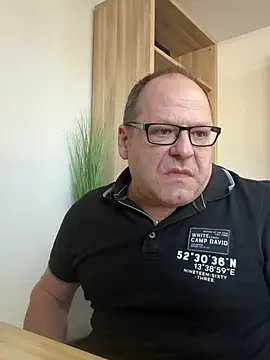 coupleLatinaLovers online show from 12-16-24, 09:14