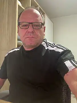 coupleLatinaLovers online show from 09-18-25, 04:36