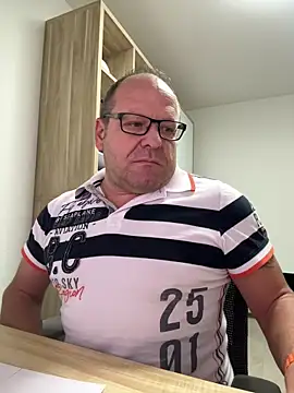 coupleLatinaLovers online show from 10-13-25, 04:56