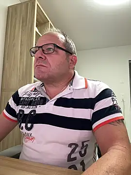 coupleLatinaLovers online show from 10-16-25, 05:19