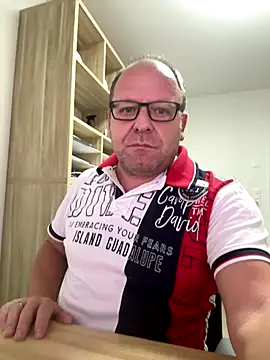 coupleLatinaLovers online show from 11-14-25, 06:39