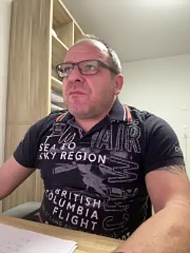 coupleLatinaLovers online show from 11-26-25, 06:25