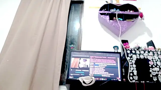 PetiteIvoryQueen19 online show from 09-12-25, 04:45