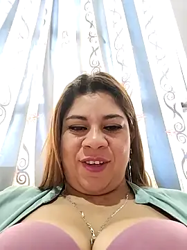 Laura-Hernandez online show from 09-24-25, 01:58