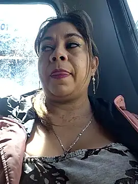 Laura-Hernandez online show from 11-11-25, 03:23