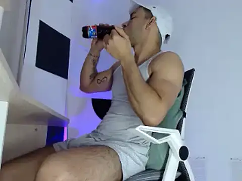 Snapshot of Carringtonhot chatting on 12-22-24, 10:36 Carringtonhot online show from 12-22-24, 10:36