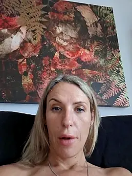 YourJuliena online show from 02-25-25, 12:45