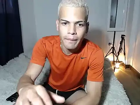 Snapshot of SWEET_MIGUEL chatting on 10-28-25, 09:28 SWEET MIGUEL online show from 10-28-25, 09:28