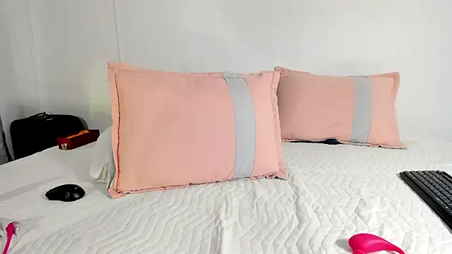 Maia W10 online show from 02-10-25, 03:53