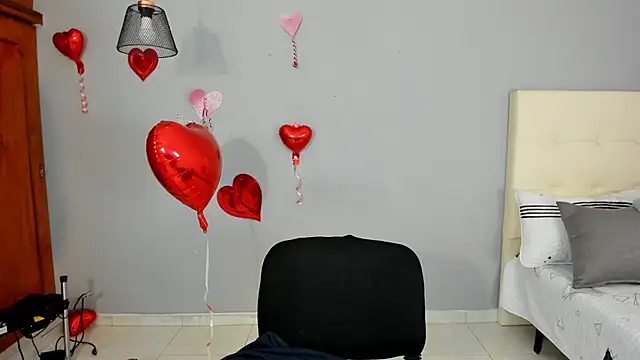 Maia W10 online show from 02-19-25, 12:22