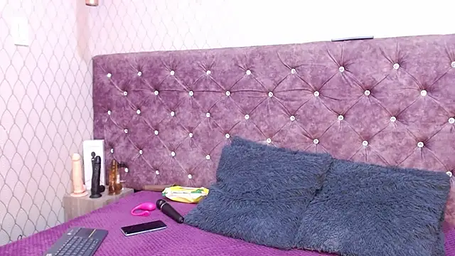 VALENTINA3x online show from 11-30-25, 03:54