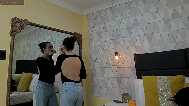 JustinePerry online show from 10-18-25, 03:42