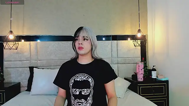 JustinePerry online show from 11-24-25, 03:28