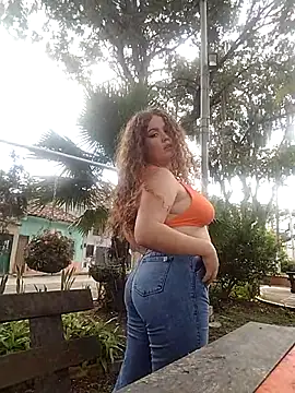 Snapshot of Mia_fooxx_ chatting on 01-01-25, 07:43 Mia fooxx online show from 01-01-25, 07:43