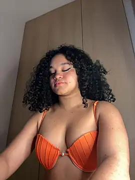 Snapshot of Lucy_wilson5 chatting on 12-26-24, 03:27 Lucy wilson5 online show from 12-26-24, 03:27