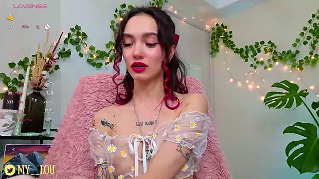 Snapshot of MyLou_ chatting on 12-08-24, 04:18 MyLou online show from 12-08-24, 04:18