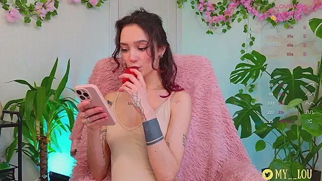 Snapshot of MyLou_ chatting on 03-19-25, 03:19 MyLou online show from 03-19-25, 03:19