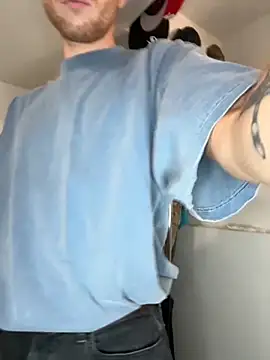 Snapshot of slam_bro chatting on 10-01-25, 07:53 slam bro online show from 10-01-25, 07:53