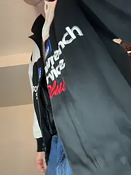 Snapshot of slam_bro chatting on 12-01-25, 02:05 slam bro online show from 12-01-25, 02:05