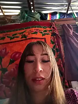 Snapshot of samy-blonde chatting on 02-07-25, 01:22 samy-blonde online show from 02-07-25, 01:22