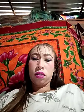 Snapshot of samy-blonde chatting on 10-17-25, 12:41 samy-blonde online show from 10-17-25, 12:41