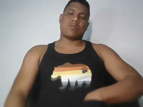 Snapshot of latinblack01 chatting on 10-25-25, 06:32 latinblack01 online show from 10-25-25, 06:32