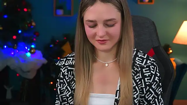 DeboraLarson online show from 12-20-24, 04:09