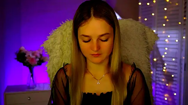 DeboraLarson online show from 11-28-25, 04:15