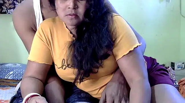 Snapshot of Couple_For_You18 chatting on 12-22-24, 03:33 Couple For You18 online show from 12-22-24, 03:33