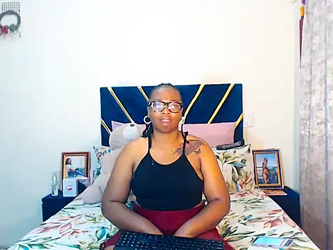 Snapshot of veronica1xxx chatting on 02-25-26, 12:42 veronica1xxx online show from 02-25-26, 12:42