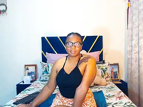 Snapshot of veronica1xxx chatting on 03-02-26, 11:33 veronica1xxx online show from 03-02-26, 11:33