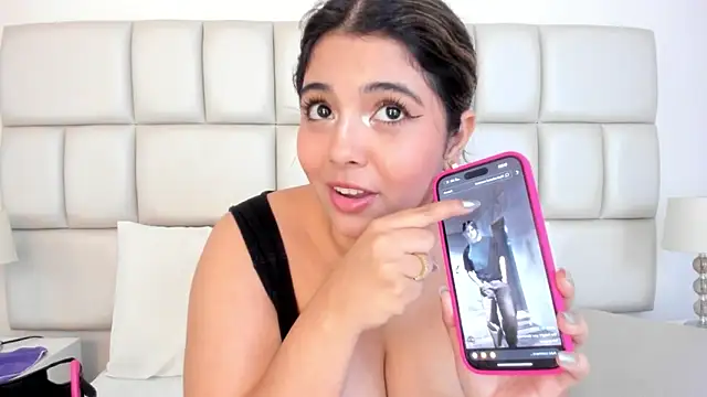 Snapshot of CortanaAdamss chatting on 12-10-24, 02:39 CortanaAdamss online show from 12-10-24, 02:39