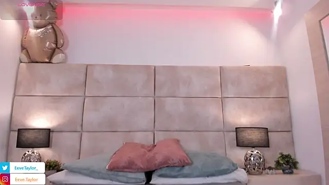 Snapshot of Eevee_Taylor chatting on 11-25-25, 02:11 Eevee Taylor online show from 11-25-25, 02:11