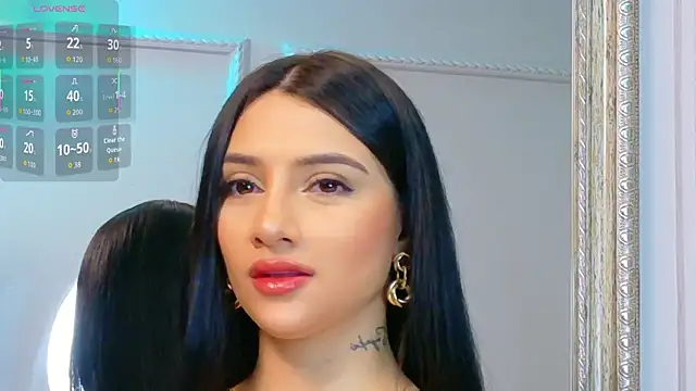 Snapshot of Harper-Avary chatting on 12-01-25, 02:11 Harper-Avary online show from 12-01-25, 02:11