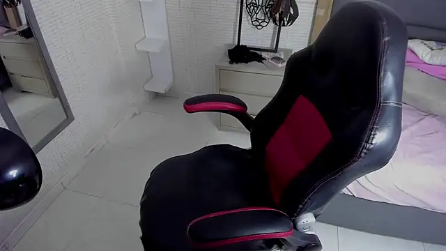 Snapshot of MARAYLOUS chatting on 01-31-25, 10:52 MARAYLOUS online show from 01-31-25, 10:52