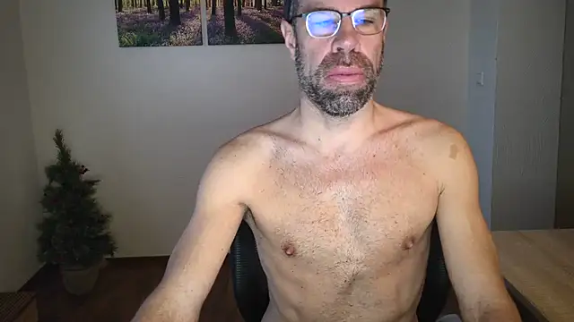 Snapshot of Harry_Boldt chatting on 12-17-24, 07:40 Harry Boldt online show from 12-17-24, 07:40