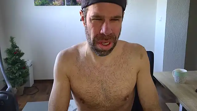 Snapshot of Harry_Boldt chatting on 01-17-25, 10:11 Harry Boldt online show from 01-17-25, 10:11