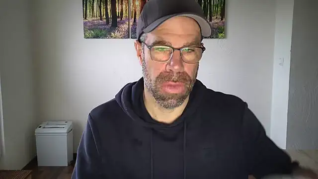 Snapshot of Harry_Boldt chatting on 10-09-25, 06:11 Harry Boldt online show from 10-09-25, 06:11