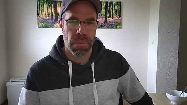 Snapshot of Harry_Boldt chatting on 10-21-25, 09:32 Harry Boldt online show from 10-21-25, 09:32