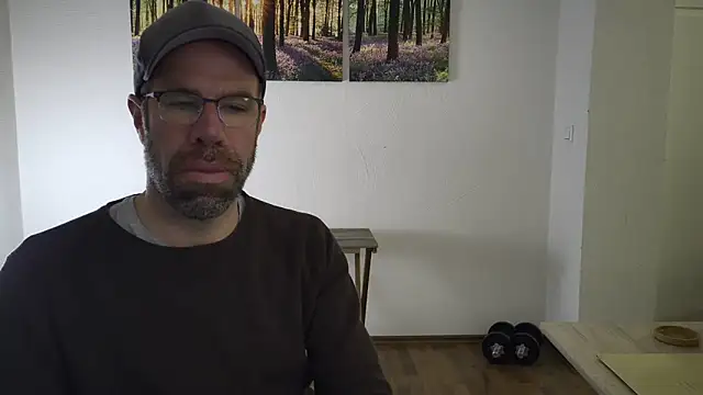 Snapshot of Harry_Boldt chatting on 10-22-25, 05:02 Harry Boldt online show from 10-22-25, 05:02