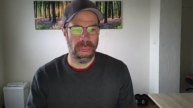 Snapshot of Harry_Boldt chatting on 10-24-25, 08:55 Harry Boldt online show from 10-24-25, 08:55