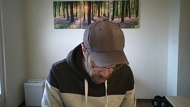 Snapshot of Harry_Boldt chatting on 10-25-25, 06:21 Harry Boldt online show from 10-25-25, 06:21