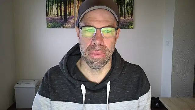 Snapshot of Harry_Boldt chatting on 10-28-25, 07:01 Harry Boldt online show from 10-28-25, 07:01