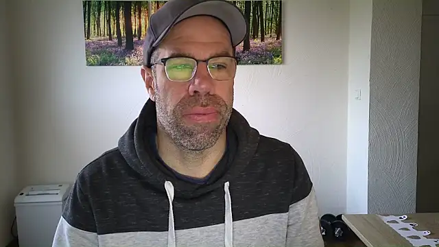 Snapshot of Harry_Boldt chatting on 10-29-25, 07:10 Harry Boldt online show from 10-29-25, 07:10