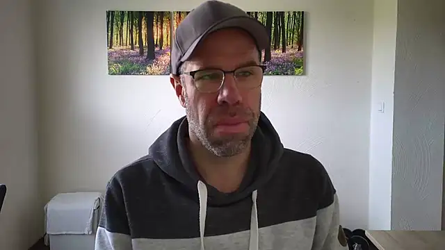 Snapshot of Harry_Boldt chatting on 10-30-25, 08:49 Harry Boldt online show from 10-30-25, 08:49