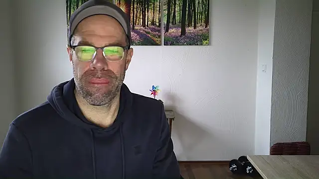 Snapshot of Harry_Boldt chatting on 11-14-25, 07:40 Harry Boldt online show from 11-14-25, 07:40