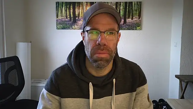 Snapshot of Harry_Boldt chatting on 11-19-25, 07:41 Harry Boldt online show from 11-19-25, 07:41