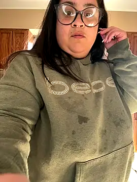 Snapshot of tillymarie34 chatting on 10-21-25, 04:41 tillymarie34 online show from 10-21-25, 04:41